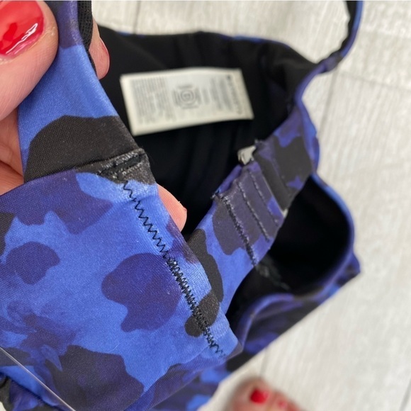 Athleta Blue Camouflage swim tankini top size 32 D/DD - Picture 6 of 11